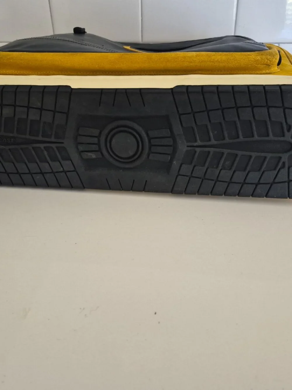 Nike SB DUNKCASE 2005 University Dunk ‘Iowa’ Zipper Repaired
